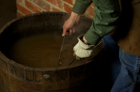 Work the tongs while quenching